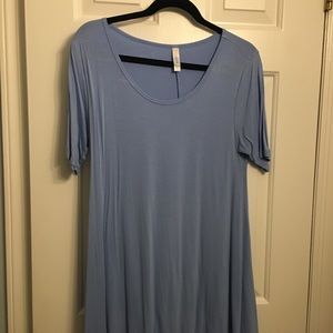 EUC Lularoe perfect t